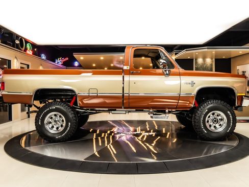 Used 1987 Chevrolet C/K Truck 2500 image 12