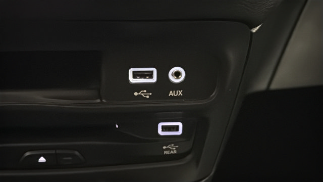 Used 2020 Chrysler Pacifica Limited FWD image 35