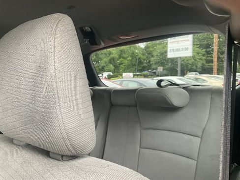 Used 2017 Honda Pilot LX image 11