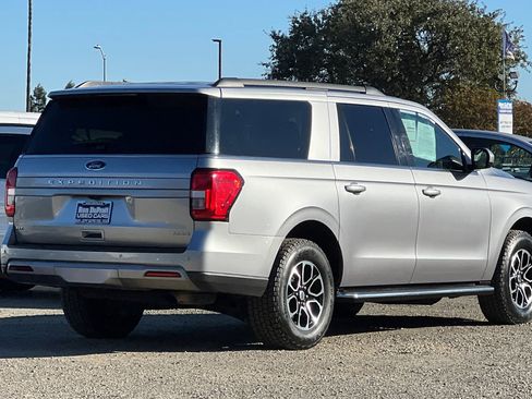 Certified 2022 Ford Expedition Max XLT image 4