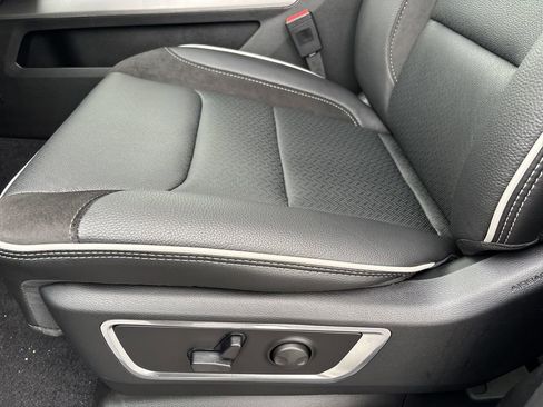 New 2026 RAM 1500 Laramie w/ Sport Appearance Package AWD/4WD image 8