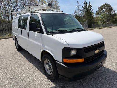 Used 2017 Chevrolet Express 2500 image 34