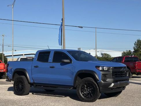 Used 2025 Chevrolet Colorado Trail Boss AWD/4WD image 2