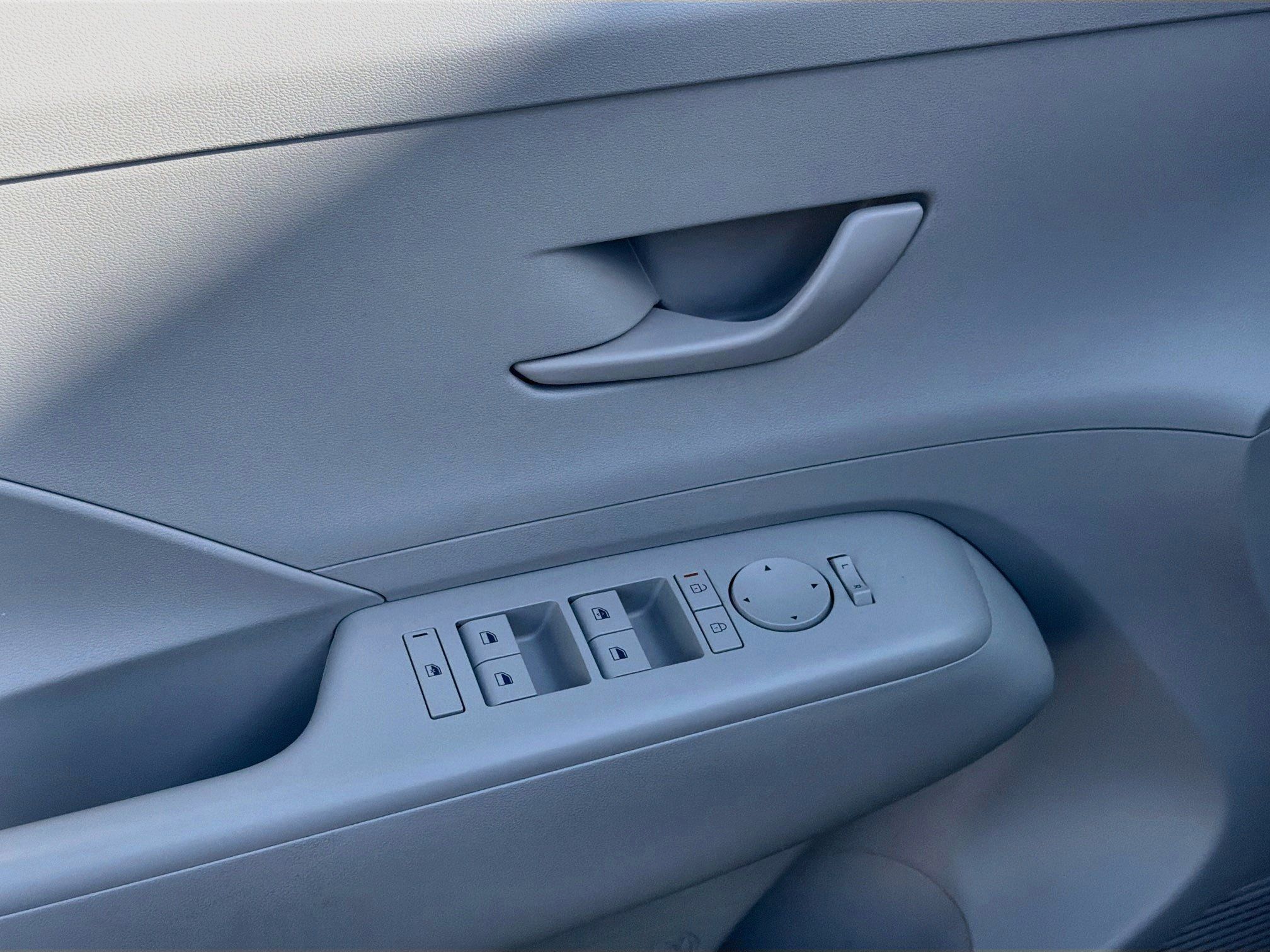 Used 2024 Hyundai Kona SE FWD image 14