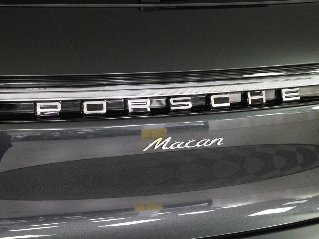 Certified 2026 Porsche Macan AWD/4WD image 12