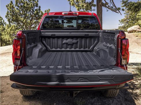 Used 2023 Chevrolet Colorado Trail Boss w/ Technology Package AWD/4WD image 1
