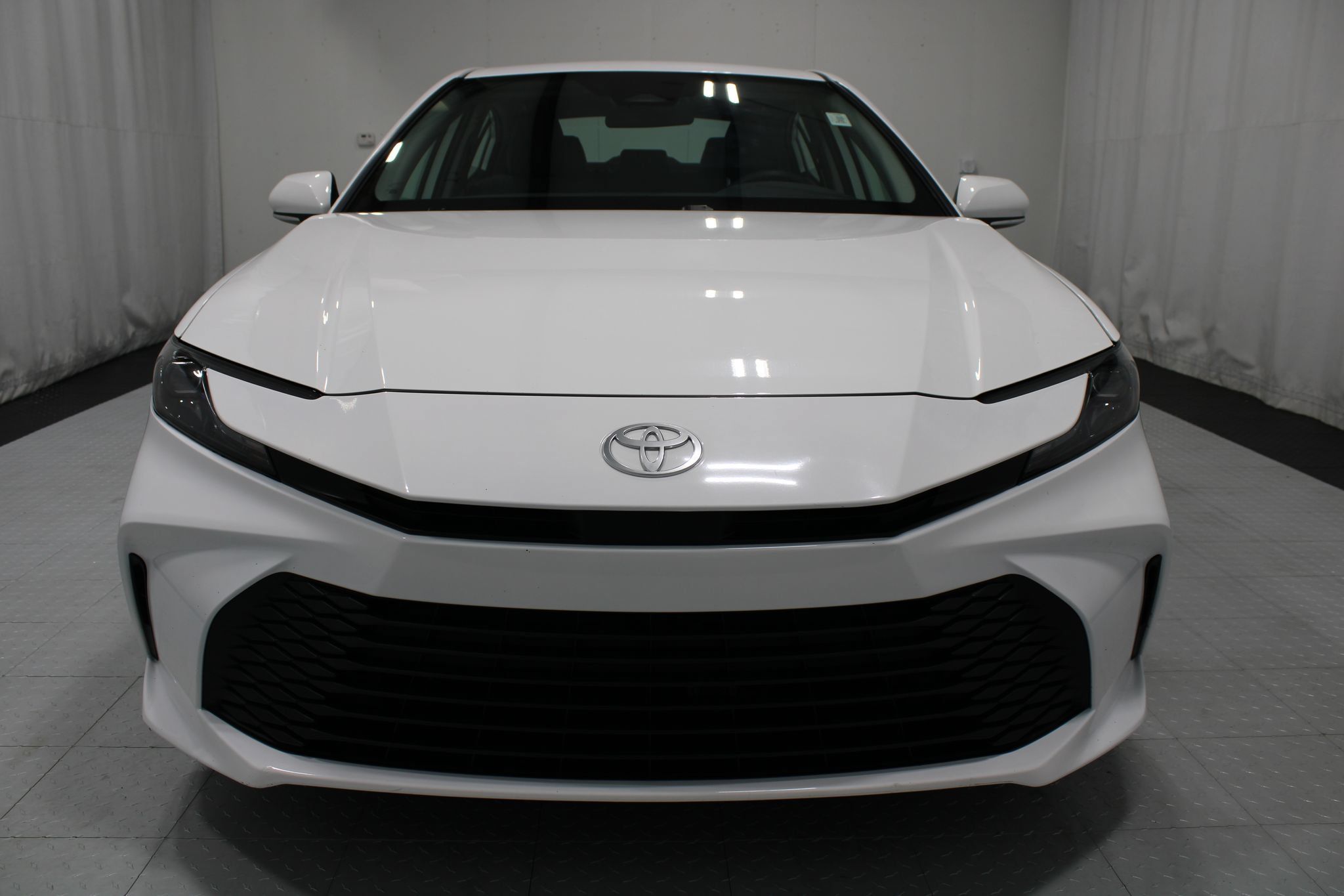 Used 2025 Toyota Camry LE FWD image 3