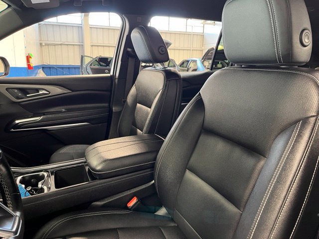 Used 2025 Chevrolet Traverse LT FWD image 24