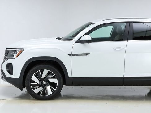 New 2026 Volkswagen Atlas Cross Sport SE image 3