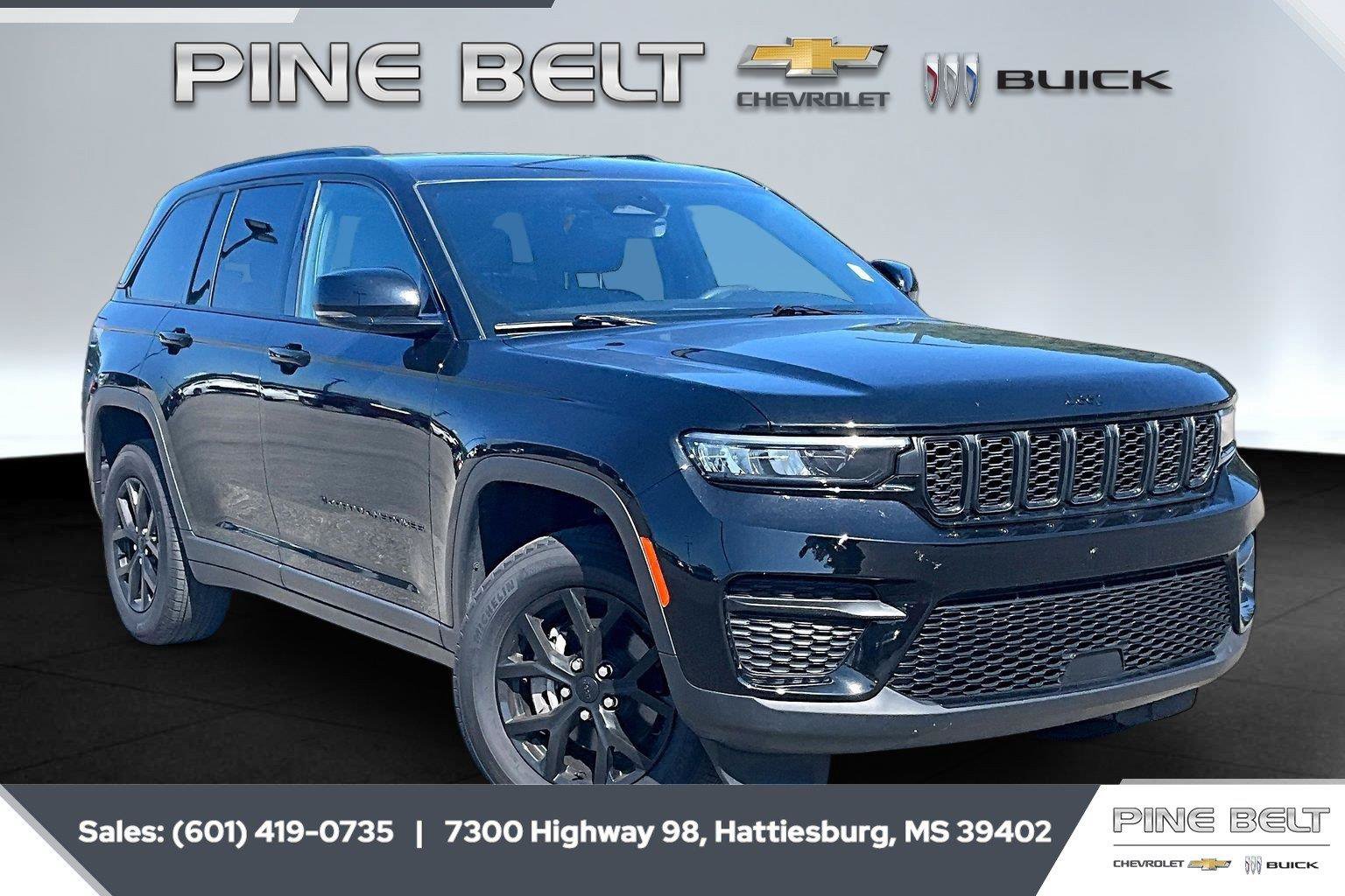 Used 2025 Jeep Grand Cherokee Altitude AWD/4WD image 1