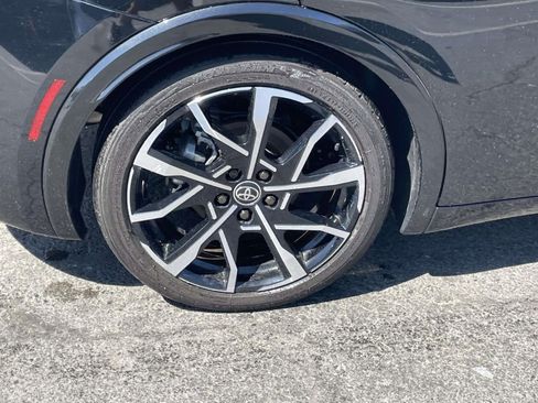 Used 2025 Toyota Prius Plug-In Hybrid image 9