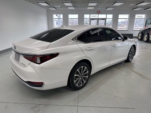 Used 2024 Lexus ES 250 w/ Premium Package image 11