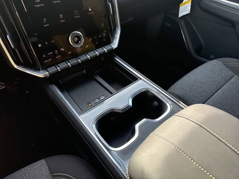 New 2025 GMC Acadia Elevation image 30