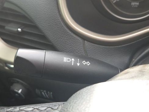 Used 2015 Jeep Cherokee Latitude w/ Cold Weather Group image 41