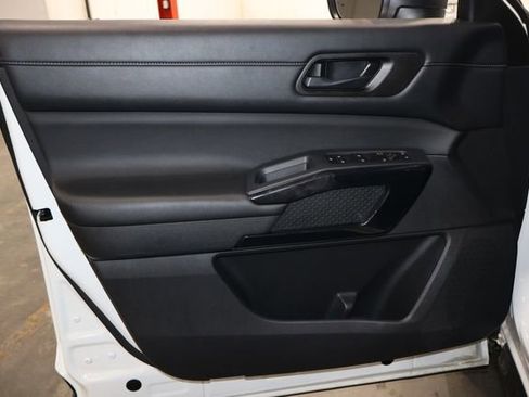 Used 2024 Nissan Pathfinder SV image 17