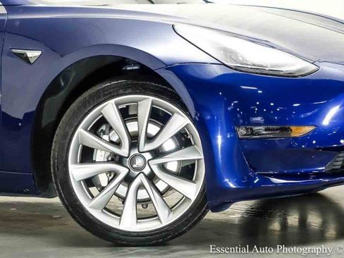 Used 2018 Tesla Model 3 Long Range RWD image 3