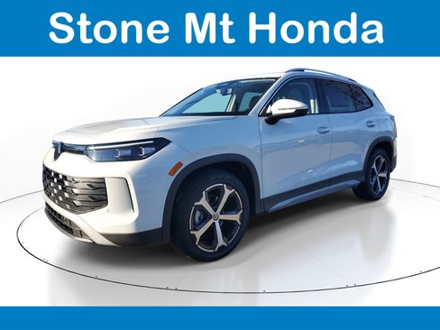 Used 2025 Volkswagen Tiguan SE image 3