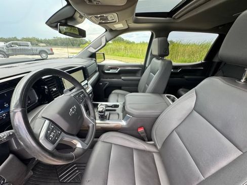 Used 2024 Chevrolet Silverado 1500 LT Trail Boss w/ LT Trail Boss Premium Package AWD/4WD image 28