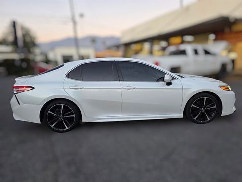 Used 2018 Toyota Camry XSE image 3