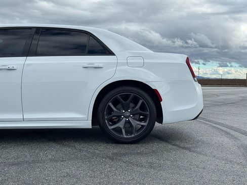 Used 2022 Chrysler 300 Touring L w/ Safetytec Plus Group image 3