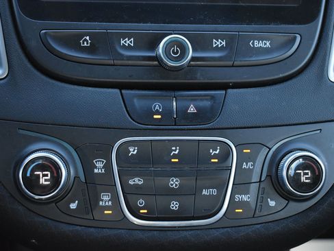 Used 2022 Chevrolet Malibu LT image 30