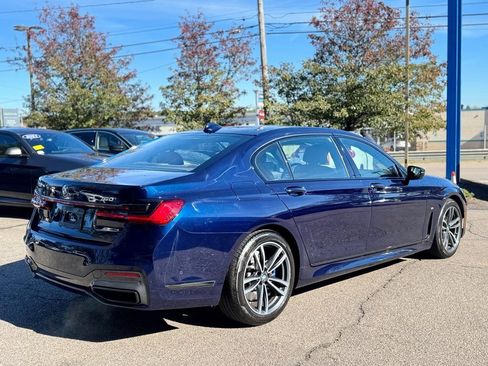 Used 2022 BMW 750i xDrive w/ M Sport Package image 6