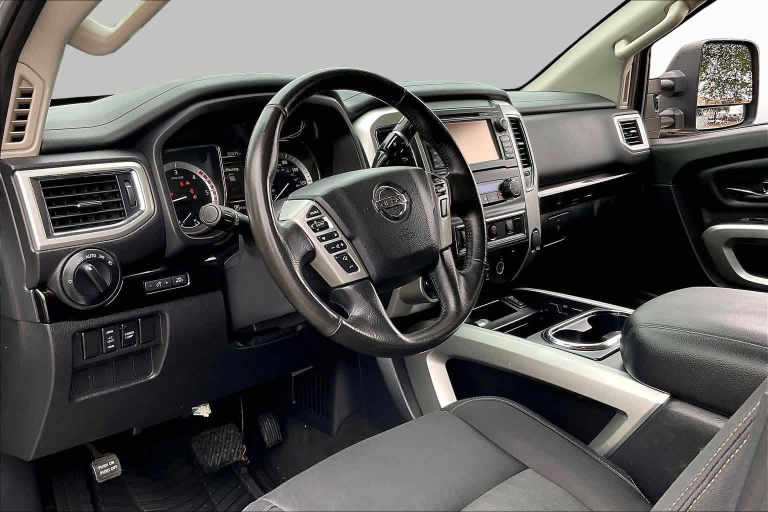 Used 2018 Nissan Titan SV w/ SV Convenience Package AWD/4WD image 17