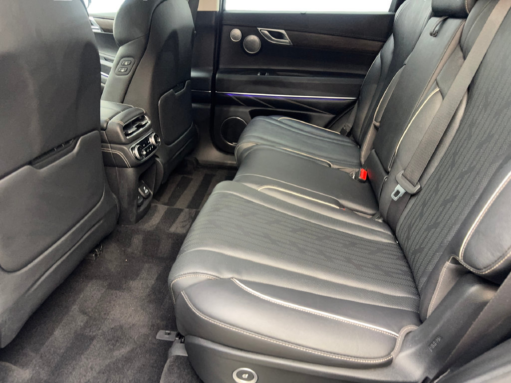 Used 2022 Genesis GV80 2.5T w/ Prestige Package 04 AWD/4WD image 36