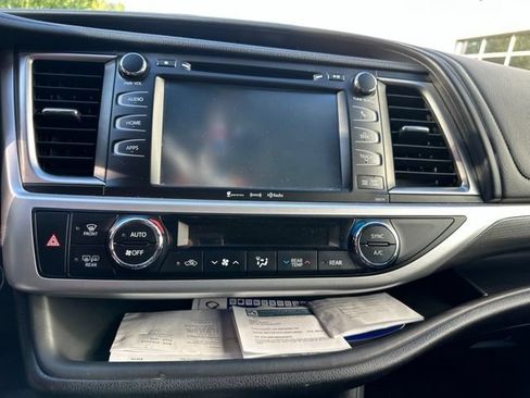 Certified 2017 Toyota Highlander SE AWD/4WD image 5