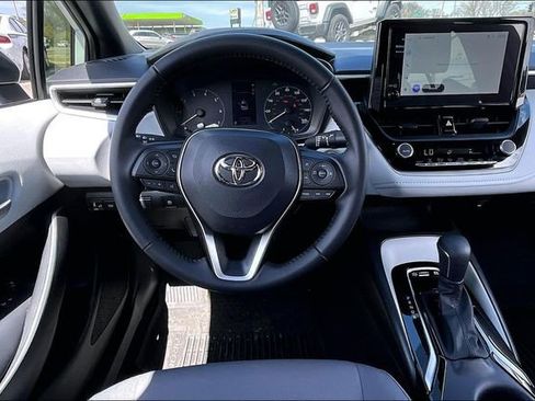 Used 2025 Toyota Corolla SE image 8