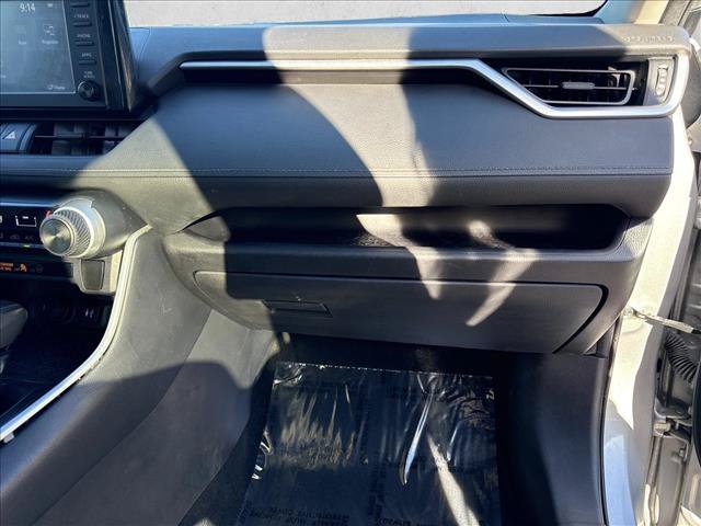 Used 2019 Toyota RAV4 LE FWD image 21