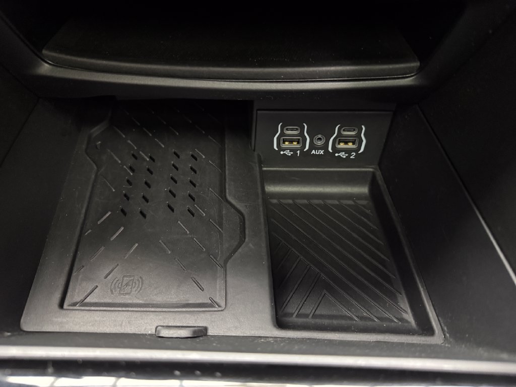 Used 2025 Chrysler Pacifica Limited FWD image 19