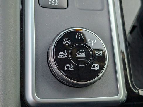 New 2025 Nissan Pathfinder SL image 17