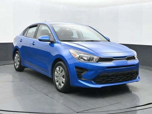 Used 2023 Kia Rio S image 2
