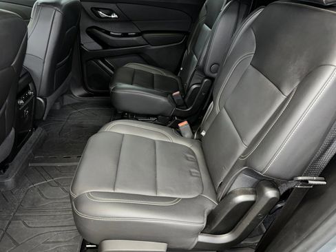 Used 2023 Chevrolet Traverse LT w/ LPO, Floor Liner Package image 19