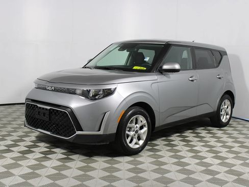 Used 2025 Kia Soul LX w/ LX Technology Package FWD image 3