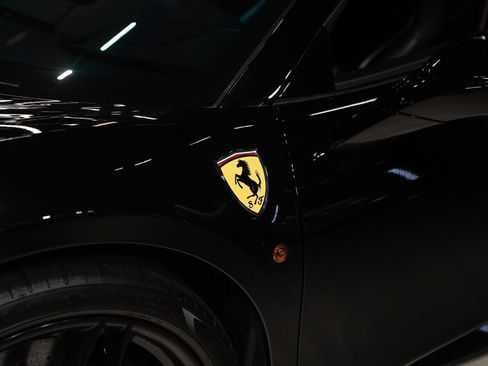Used 2018 Ferrari 488 Spider RWD image 8