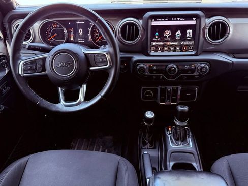 Used 2018 Jeep Wrangler Unlimited Sahara AWD/4WD image 11