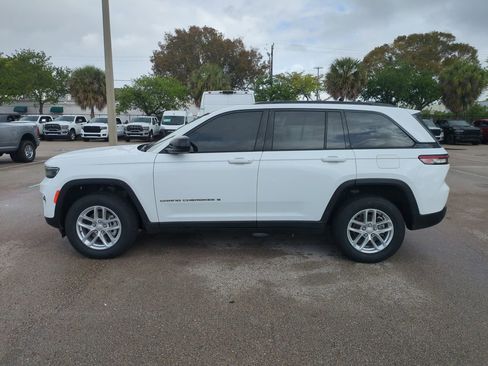 Used 2023 Jeep Grand Cherokee Laredo X image 9