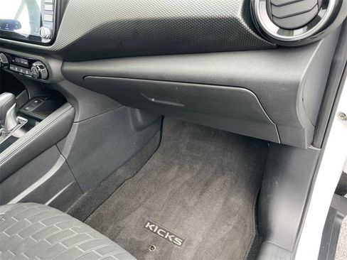 Used 2021 Nissan Kicks SV image 32