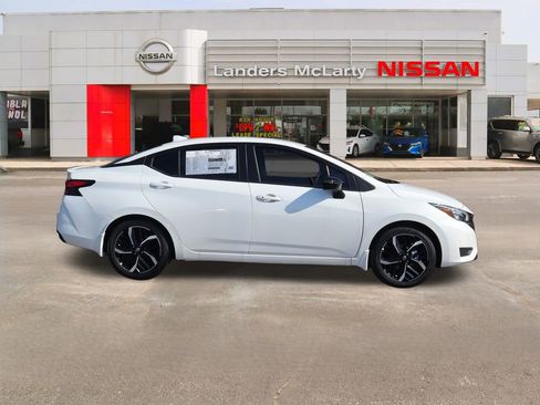 New 2025 Nissan Versa SR w/ Trunk Package image 2