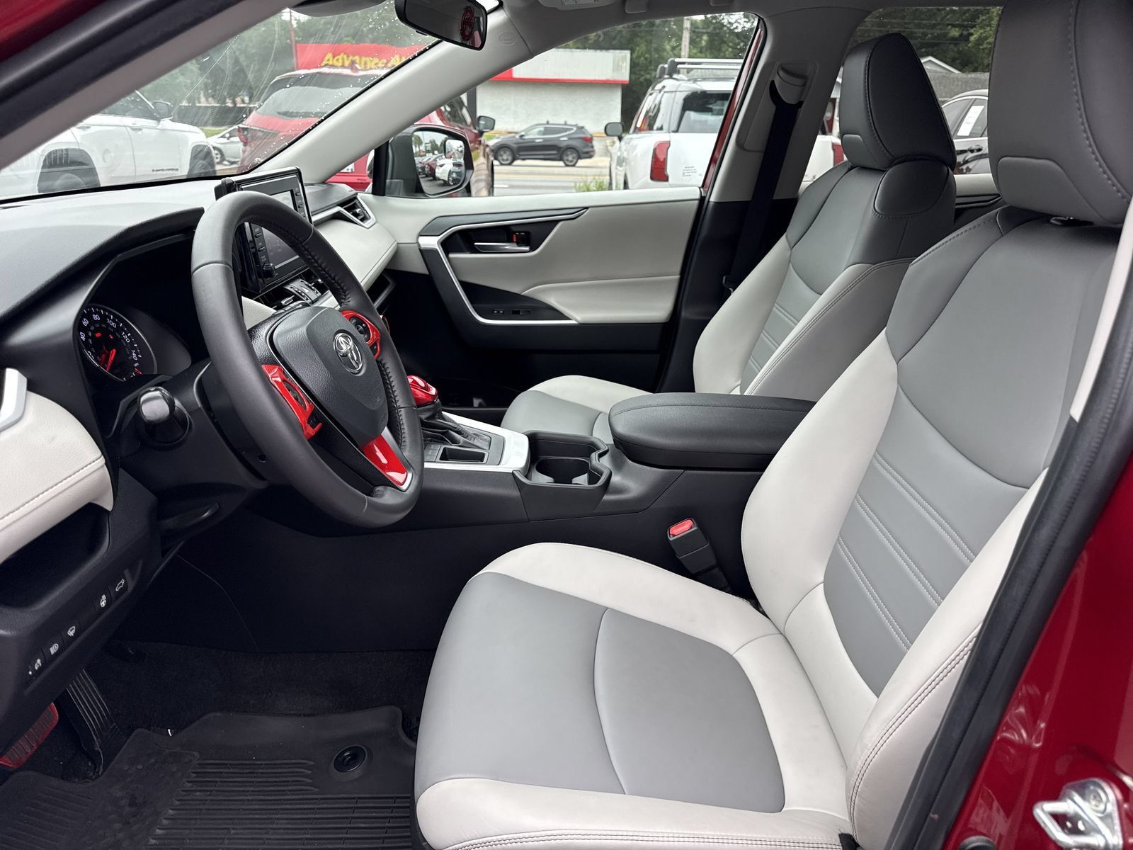 Used 2021 Toyota RAV4 XLE Premium FWD image 9