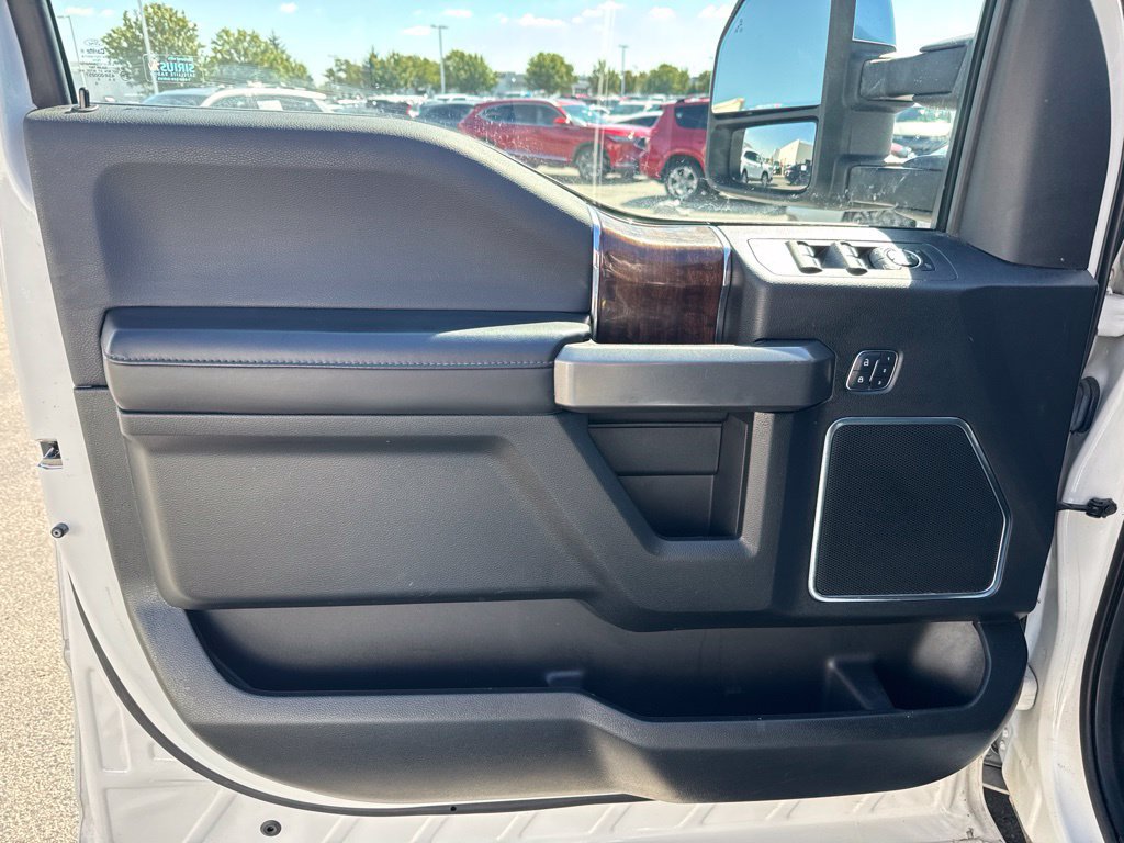 Used 2016 Ford F150 Platinum w/ Equipment Group 701A Luxury AWD/4WD image 32