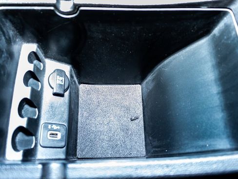 Used 2019 Jeep Cherokee Latitude Plus image 17