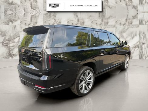 Used 2026 Cadillac Escalade ESV Platinum Sport AWD/4WD image 7