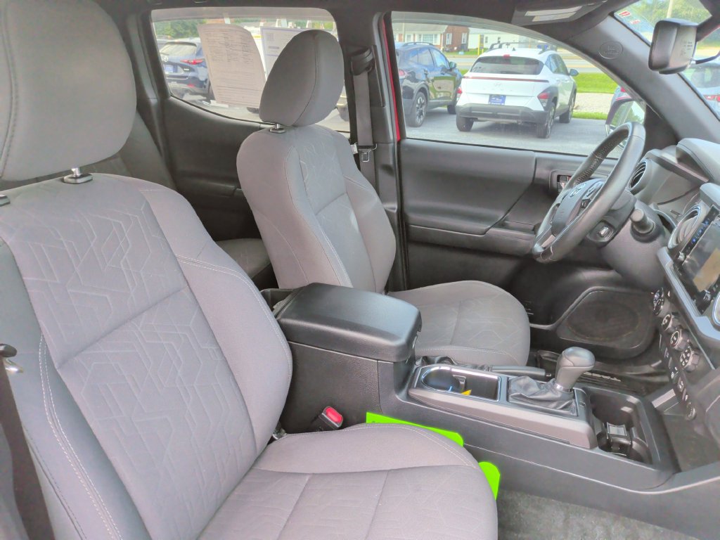 Used 2019 Toyota Tacoma TRD Sport AWD/4WD image 9