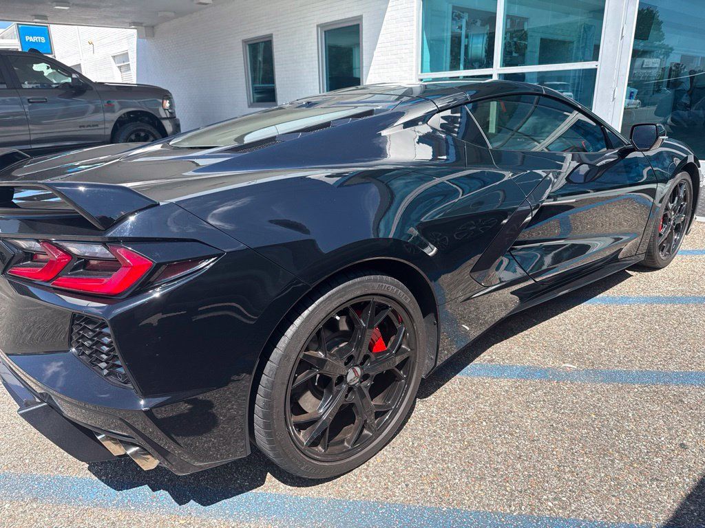 Used 2022 Chevrolet Corvette Stingray Preferred Cpe w/ Z51 Performance Package RWD image 4