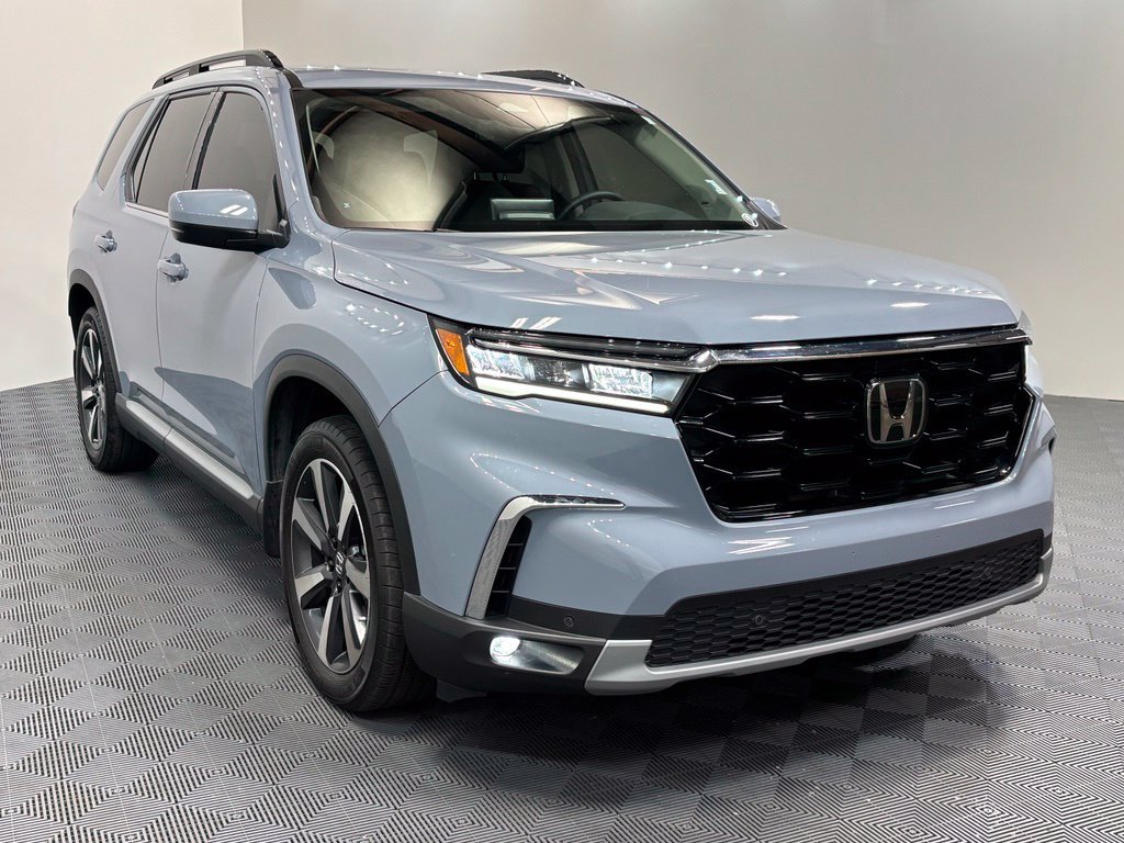 Used 2024 Honda Pilot Touring image 3