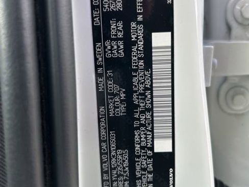 Certified 2022 Volvo XC60 B5 Momentum w/ Climate Package image 28