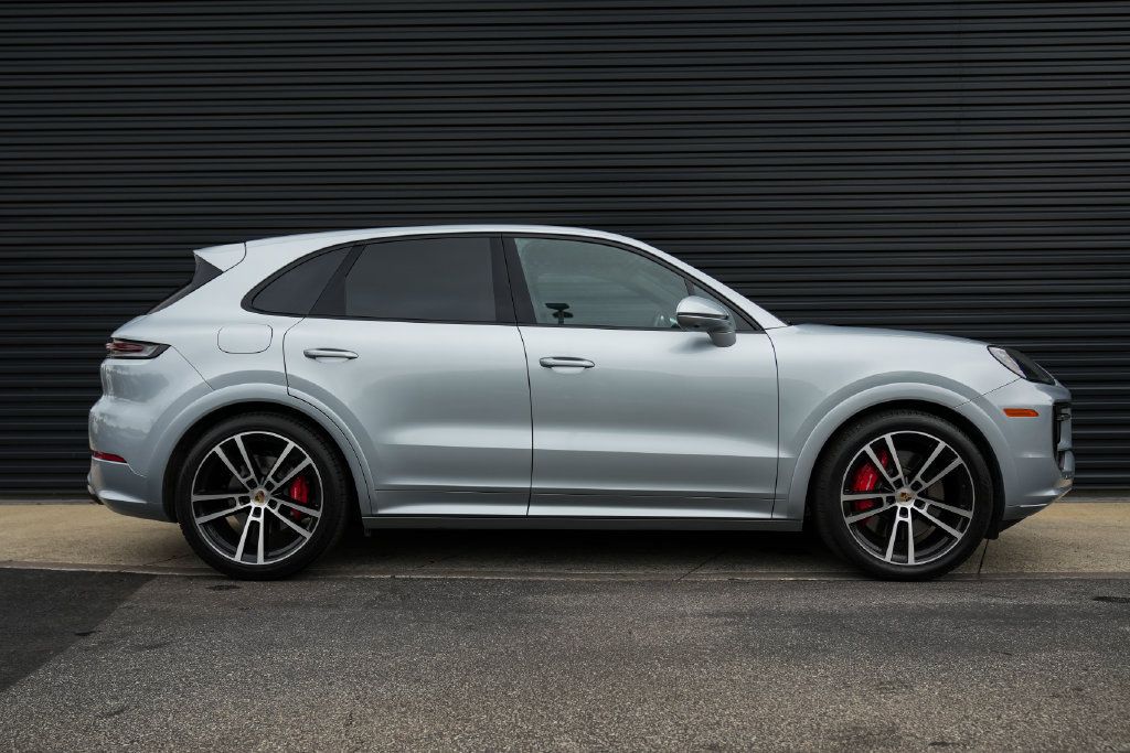 Certified 2024 Porsche Cayenne S AWD/4WD image 35